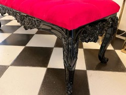 Casa Padrino banco barroco rojo / negro - Banco tapizado de madera maciza con fino terciopelo y pedrería - Muebles barrocos hechos a mano - Noble y Magnífico