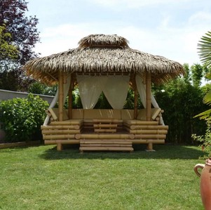 Casa Padrino Luxus Gartenhaus Naturfarben 400 x 400 x H. 350 cm - Wetterbeständiges Bambus Garten Haus - Bambus Pool Haus - Bambus Outdoor Haus - Luxus Bambus Gartenhäuser