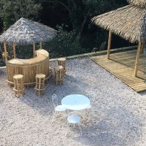 Casa Padrino Luxus Bambus Gartenbar Set Naturfarben 200 x 100 x H. 270 cm - 1 Halbrunde Cocktailbar mit Dach & 4 Barhocker - Garten Möbel - Bambus Möbel