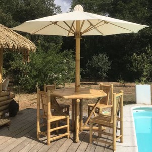 Casa Padrino Ensemble de Jardin en Bambou de Luxe Naturel / Crème - 1 Table de Jardin en Bambou avec Parasol & 4 Chaises de Jardin en Bambou - Meuble de Jardin - Meuble en Bambou - Meuble de Luxe