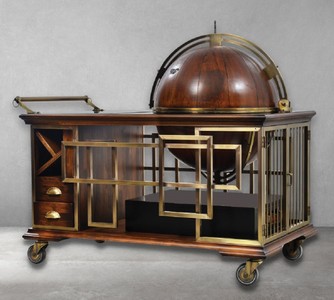 Casa Padrino Chariot de Service de Style Vintage de Luxe Marron / Noir / Laiton / Vert 136 x 77 x H. 122 cm - Chariot d'Hôtel avec Globe Porte-Bouteille - Accessoires de Style Vintage de Luxe