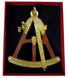 Casa Padrino Sextant de Style Ancien de Luxe Marron / Laiton 27,5 x 6,5 x H. 32 cm - Rapporteur Marin - Accessoires de Décoration Marins - Accessoires de Décoration de Style Ancien de Luxe