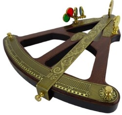 Casa Padrino Sextant de Style Ancien de Luxe Marron / Laiton 27,5 x 6,5 x H. 32 cm - Rapporteur Marin - Accessoires de Décoration Marins - Accessoires de Décoration de Style Ancien de Luxe