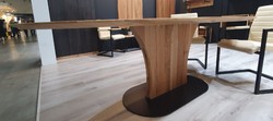 Casa Padrino mesa de comedor de lujo natural / negro 240 x 120 x A. 77 cm - Mesa de cocina ovalada de madera maciza - Muebles de madera maciza - Muebles de comedor - Muebles de lujo