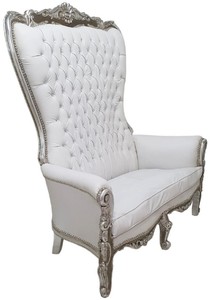 Casa Padrino Barock Hochlehn 2er Sofa Weiß / Silber - Prunkvolles Barockstil Kunstleder Sofa mit Glitzersteinen - Wohnzimmer Möbel im Barockstil - Barock Möbel - Edel & Prunkvoll