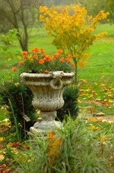 Casa Padrino pot de fleurs décoratif de jardin baroque gris clair 73 x 67 x H. 70 cm - Cache-pot style baroque - Décoration de jardin baroque - Décoration de terrasse baroque - Accessoires baroque