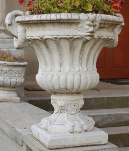 Casa Padrino vaso di fiori decorativo da giardino barocco bianco / grigio 73 x 67 x A. 70 cm - Vaso per piante in stile barocco - Decorazione da giardino barocco - Accessori decorazione barocco