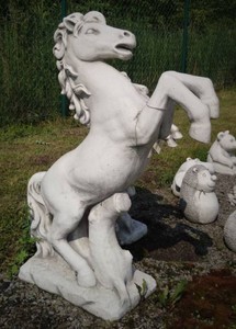 Casa Padrino escultura de decoración de jardín caballo gris 47 x 28 x A. 100 cm - Figura de piedra de decoración de jardín - Esculturas de piedra de jardín - Accesorios decoración de jardín