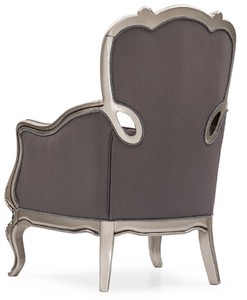 Casa Padrino Luxus Barock Wohnzimmer Sessel Grau / Silber - Handgefertigter Barockstil Sessel mit dekorativem Kissen - Luxus Wohnzimmer Möbel im Barockstil - Barock Möbel - Edel & Prunkvoll