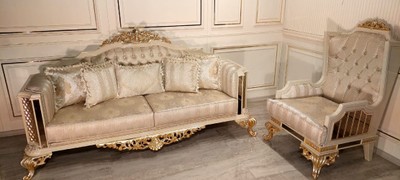 Casa Padrino Luxus Barock Wohnzimmer Sofa Gold / Creme / Gold - Handgefertigtes Barockstil Sofa - Luxus Wohnzimmer Möbel im Barockstil - Barock Möbel - Edel & Prunkvoll