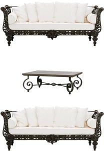 Casa Padrino Set di Mobili in Ferro Battuto Barocco di Lusso Marrone Scuro / Bianco - 2 Divani & 1 Tavolino da Salotto - Mobili Soggiorno - Mobili Giardino - Mobili Barocchi di Lusso