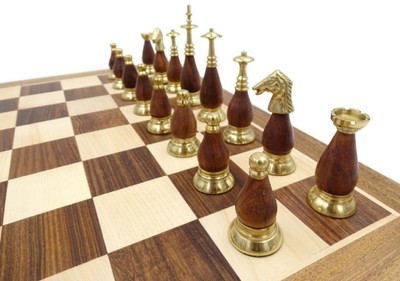 Casa Padrino Luxus Schach Set Braun / Beige / Silber / Gold 40 x 40 cm - Zusammenklappbares Holz Schachspiel - Holz Schachbrett mit Messing Schachfiguren - Luxus Deko Accessoires