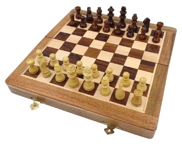 Casa Padrino conjunto de ajedrez de lujo marrón / beige 25 x 25 cm - Ajedrez de madera plegable - Tablero de ajedrez de madera con piezas de ajedrez de madera - Accesorios de lujo