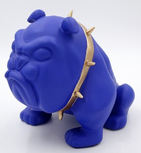 Casa Padrino figura decorativa de lujo perro bulldog con collar azul / oro A. 55 cm - Escultura decorativa de resina - Decoración salón - Figura animal decorativa de lujo