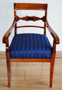 Casa Padrino chaise de salle à manger Biedermeier de luxe avec accoudoirs et rayures marron / bleu 58 x H. 92 cm - Chaise en bois massif - Meuble bois massif - Meuble de salle à manger Biedermeier