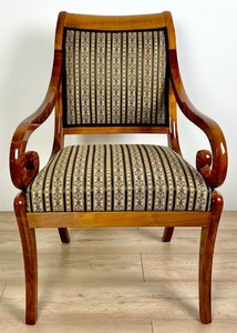 Casa Padrino chaise de salle à manger Biedermeier de luxe avec accoudoirs et rayures marron / beige / noir 60 x H. 95 cm - Chaise en bois massif - Meuble de salle à manger Biedermeier bois massif
