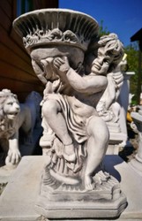 Casa Padrino Scultura Art Nouveau Ragazzo con Vaso da Fiori Grigio A. 33 cm - Elegante Decorazione da Giardino Figura in Pietra con Vaso per Piante - Decorazione del Giardino Barocco e Art Nouveau
