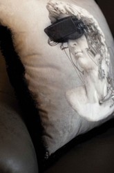 Casa Padrino cojín decorativa de lujo busto cyber barroco gris / blanco / negro 45 x 45 cm - Almohada de terciopelo estampado con flecos - Accesorios decorativos de lujo