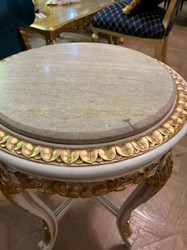 Casa Padrino table d'appoint baroque blanc / or / crème - Table en bois massif de style ancien fait main avec plateau en marbre - Meuble de salon de style baroque - Meuble baroque