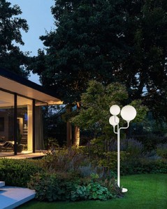 Casa Padrino Luxus Außenstehleuchte Weiß 52 x 45 x H. 170 cm - Elegante Gartenlaterne - Gartenbeleuchtung - Außenbeleuchtung - Luxus Qualität - Made in Italy