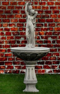 Casa Padrino fuente barroco mujer con jarra gris Ø 78 x A. 175 cm - Magnífica fuente de jardín estilo barroco - Fuente redonda de piedra para decoración de jardín - Decoración de jardín barrocos