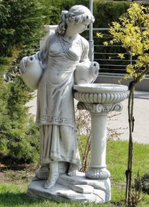 Casa Padrino escultura de gárgola Art Nouveau mujer con jarras y fuente gris 60 x 39 x A. 140 cm - Elegante figura de piedra de gárgola - Accesorios de Decoración de Jardín Barroco y Art Nouveau
