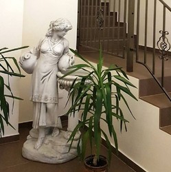 Casa Padrino sculpture Art Nouveau gargouille femme avec cruches et fontaine gris 60 x 39 x H. 140 cm - Elégante figure de pierre gargouille - Accessoires de Jardin Baroque & Art Nouveau