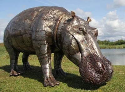 Casa Padrino sculpture de décoration de jardin XXL de luxe hippopotame argent antique 335 x 121 x H. 182 cm - Immense figurine en métal de décoration de jardin XXL - Accessoires de jardin de luxe