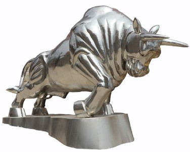 Casa Padrino sculpture de décoration de jardin XXL de luxe taureau argent H. 240 cm - Immense figurine de décoration de jardin XXL - Figurine animalière inox XXL - Sculptures de jardin inox XXL