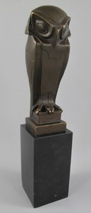 Casa Padrino Luxus Bronze Deko Figur Eule auf Marmorsockel Bronze / Schwarz 7 x 7 x H. 33 cm - Bronze Deko Skulptur - Schreibtisch Deko - Deko Accessoires - Luxus Accessoires