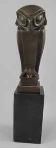 Casa Padrino Luxus Bronze Deko Figur Eule auf Marmorsockel Bronze / Schwarz 7 x 7 x H. 33 cm - Bronze Deko Skulptur - Schreibtisch Deko - Deko Accessoires - Luxus Accessoires
