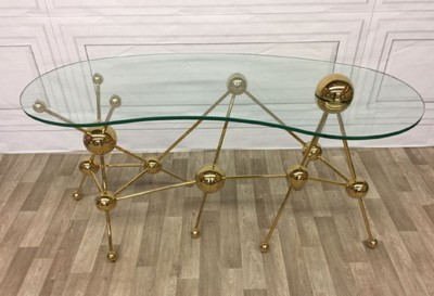 Luxus Designer Metall Schreibtisch mit gebogener Glasplatte Gold Luxury Designer Metal Writing Desk with Curved Glass Top Gold