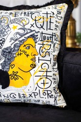 Casa Padrino cojín decorativa de lujo blanco / amarillo / negro 45 x 45 cm - Almohada de terciopelo estampado con flecos - Accesorios decorativos de lujo