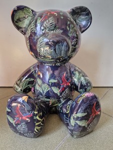Casa Padrino figura decorativa de diseño de lujo oso de peluche multicolor A. 31 cm - Escultura decorativa de resina - Figura decorativa de lujo - Figura decorativa de diseño Casa Padrino figura decorativa de diseño de lujo oso de peluche multicolor A. 31 cm - Escultura decorativa de resina - Figura decorativa de lujo - Figura decorativa de diseño