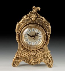 Casa Padrino reloj de mesa barroco de lujo oro 13 x A. 19 cm - Reloj de bronce hecho a mano estilo barroco - Reloj de escritorio barroco - Decoracion escritorio barroco - Accesorios barrocos