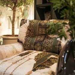 Casa Padrino luxury velvet armchair green / multicolored / black / brass 105 x 95 x H. 90 cm - Living room armchair - Hotel armchair - Living room furniture - Hotel furniture - Luxury furniture