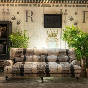Casa Padrino Luxus Samt Sofa Creme / Weiß / Schwarz / Messing 200 x 100 x H. 87 cm - Wohnzimmer Sofa - Hotel Sofa - Wohnzimmer Möbel - Hotel Möbel - Luxus Möbel - Wohnzimmer Einrichtung