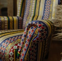 Casa Padrino luxury velvet armchair with stripes multicolored / black / brass 82 x 93 x H. 101 cm - Living room armchair - Living room furniture - Hotel furniture - Luxury furniture