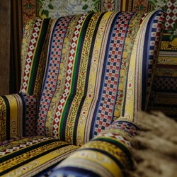 Casa Padrino luxury velvet armchair with stripes multicolored / black / brass 82 x 93 x H. 101 cm - Living room armchair - Living room furniture - Hotel furniture - Luxury furniture