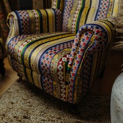 Casa Padrino luxury velvet armchair with stripes multicolored / black / brass 82 x 93 x H. 101 cm - Living room armchair - Living room furniture - Hotel furniture - Luxury furniture