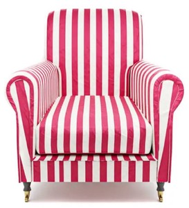 Casa Padrino Luxus Samt Sessel mit Streifen Rot / Weiß / Schwarz / Messing 82 x 91 x H. 94 cm - Wohnzimmer Sessel - Hotel Sessel - Wohnzimmer Möbel - Hotel Möbel - Luxus Möbel - Luxus Einrichtung