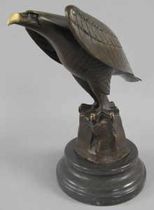 Casa Padrino figura in bronzo Art Deco di lusso aquila su roccia con base in marmo bronzo / oro / nero 12 x 22 x A. 21 cm - Scultura in bronzo - Figura decorativa - Accessori decorativi