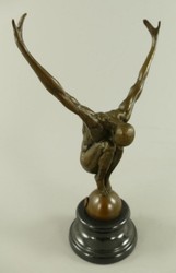 Casa Padrino escultura de bronce de lujo buzo alto bronce / negro 18 x 10 x A. 29 cm - Figura de Bronce con Base de Mármol - Accesorios Deco