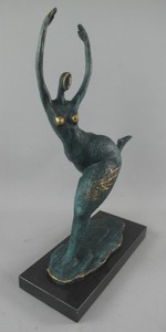 Casa Padrino Luxus Bronze Deko Skulptur Tänzerin Türkis / Gold / Schwarz 35 x 15 x H. 48 cm - Abstrakte Bronze Deko Figur mit Marmorsockel - Schreibtisch Deko - Deko Accessoires
