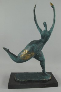 Casa Padrino Luxus Bronze Deko Skulptur Tänzerin Türkis / Gold / Schwarz 35 x 15 x H. 48 cm - Abstrakte Bronze Deko Figur mit Marmorsockel - Schreibtisch Deko - Deko Accessoires