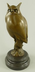Casa Padrino figurine décorative en bronze de luxe chouette sur socle en marbre bronze / noir 14 x 14 x H. 30 cm - Sculpture décorative en bronze - Décoration de bureau - Accessoires de luxe