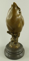 Casa Padrino figurine décorative en bronze de luxe chouette sur socle en marbre bronze / noir 14 x 14 x H. 30 cm - Sculpture décorative en bronze - Décoration de bureau - Accessoires de luxe