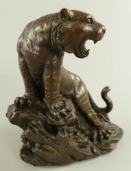 Casa Padrino scultura decorativa in bronzo di lusso leone su roccia 10 x 19 x A. 21 cm - Figura decorativa in bronzo - Decorazione da scrivania - Accessori decorativi di lusso