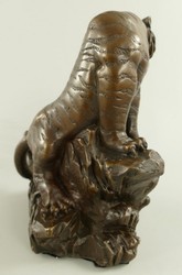 Casa Padrino scultura decorativa in bronzo di lusso leone su roccia 10 x 19 x A. 21 cm - Figura decorativa in bronzo - Decorazione da scrivania - Accessori decorativi di lusso