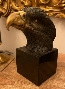 Casa Padrino escultura decorativa de bronce de lujo cabeza de águila negro / oro 10 x 17 x A. 22 cm - Figura de bronce con base de mármol - Decoración de salón - Decoración de escritorio